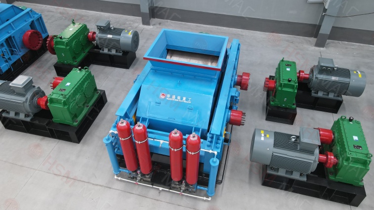 麻古石制砂設(shè)備怎么選？華盛銘對(duì)輥破耐用省電兩不誤